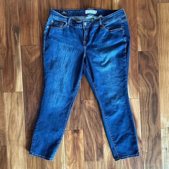 Torrid First at Fit Skinny Medium Wash Denim Jeans 18 - Picture 1 of 4